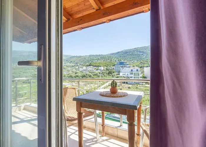 Potam'sea Bliss 31- Front, Sun Beds & Parking Himara